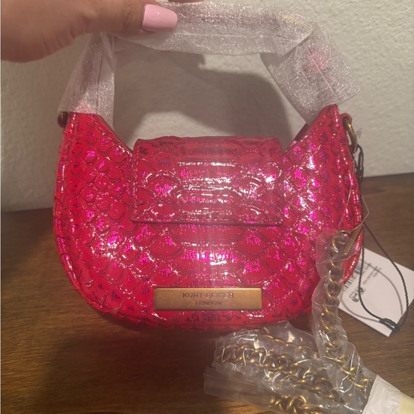 Kurt Geiger Shiny Fushia Micro Chelsea Hobo with Gold Details - Picture 7 of 12